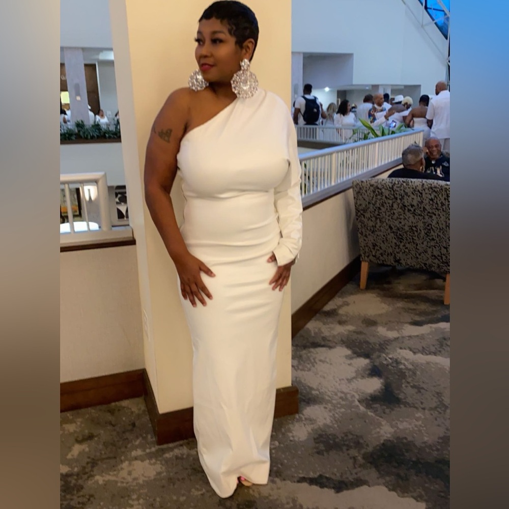 Elegant White One-Shoulder Leather Dress